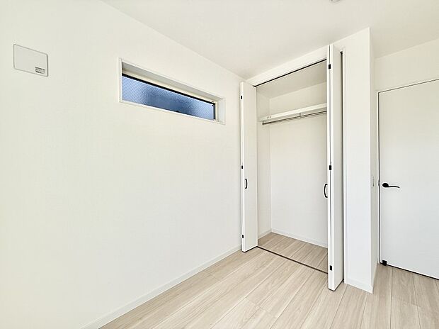 ■シンプルな空間で、収納付きベッドやデスクなど、多機能な家具を活用しやすいです