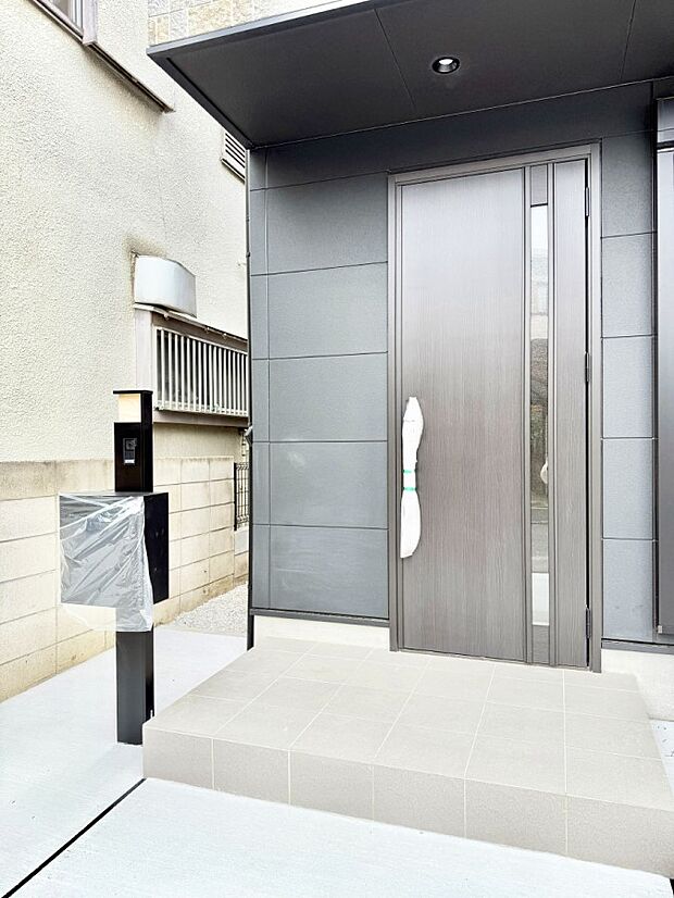 ■ 心地よい暮らしへとつながる、温かい玄関