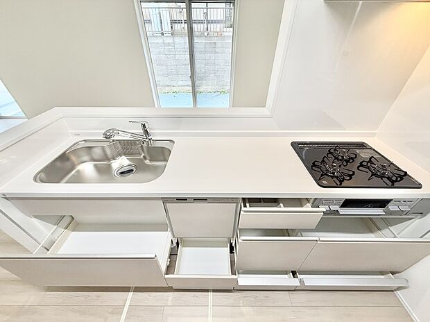 ■シンプルで機能的、毎日使いやすいキッチン