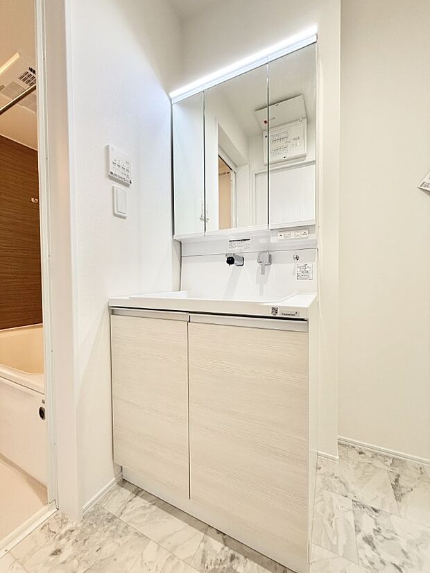 ■明るい洗面所は毎朝の歯磨きも楽しくできちゃいそうです♪