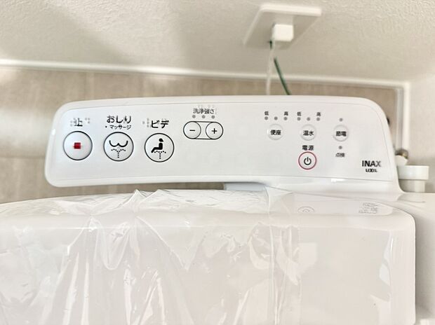 ■温水洗浄で快適、清潔感が保たれるシャワートイレ