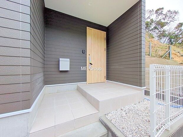 ■ シンプルで美しく、住まいの第一印象を彩る玄関です