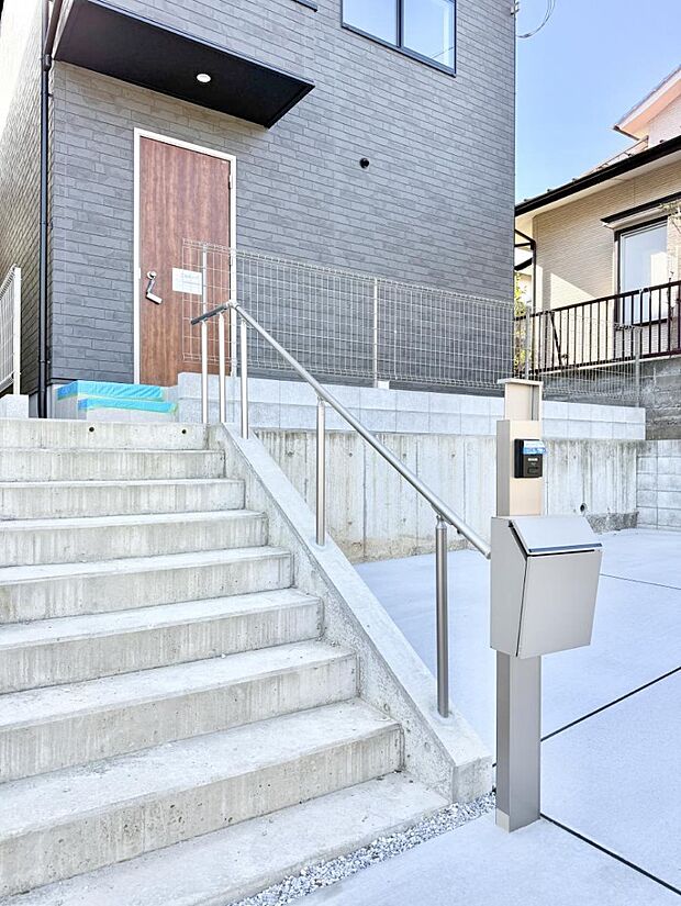 ■ 心地よい暮らしへとつながる、温かい玄関