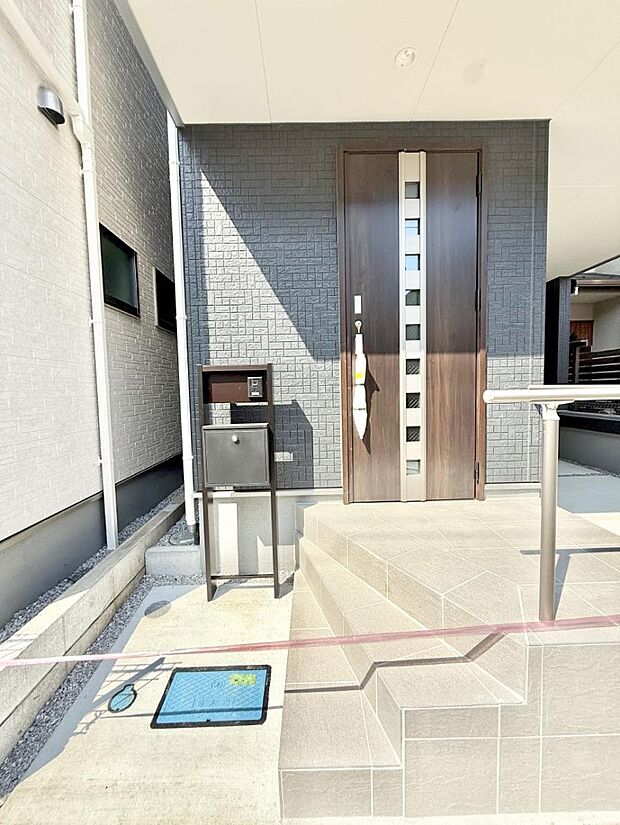 ■ 心地よい暮らしへとつながる、温かい玄関