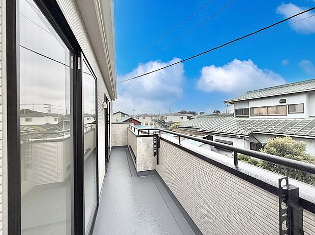 ■ 自然を身近に感じる、開放的なバルコニー