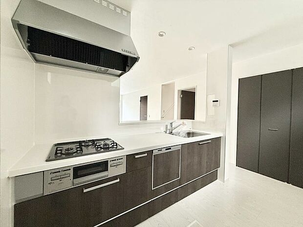 ■シンプルで美しく心地よい時間を生むキッチン空間