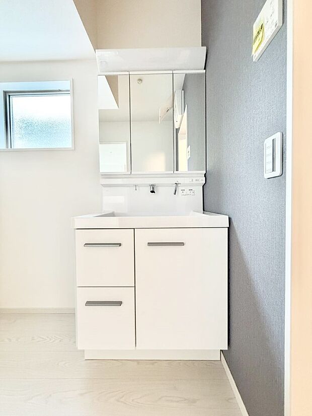 ■明るい洗面所は毎朝の歯磨きも楽しくできちゃいそうです♪