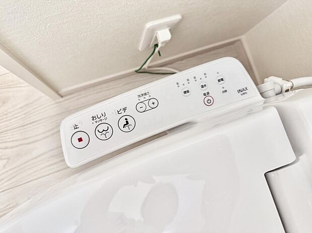 ■温水洗浄で快適、清潔感が保たれるシャワートイレ