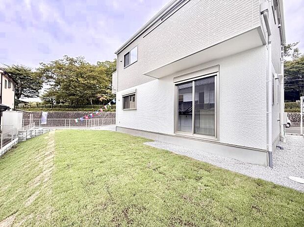 ■季節の移ろいを感じられる、落ち着いた雰囲気の屋外空間