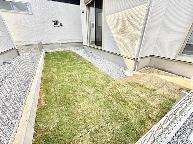 ■庭付き住宅はガーデニングや家族のイベントなど多様な使用用途で活用できます  