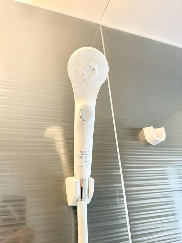 ■手元で簡単に止水できるため、水の無駄遣いを減らすことができます。