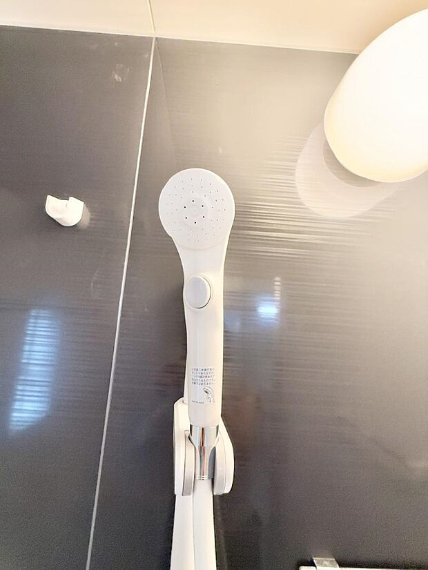 ■手元で簡単に止水できるため、水の無駄遣いを減らすことができます。