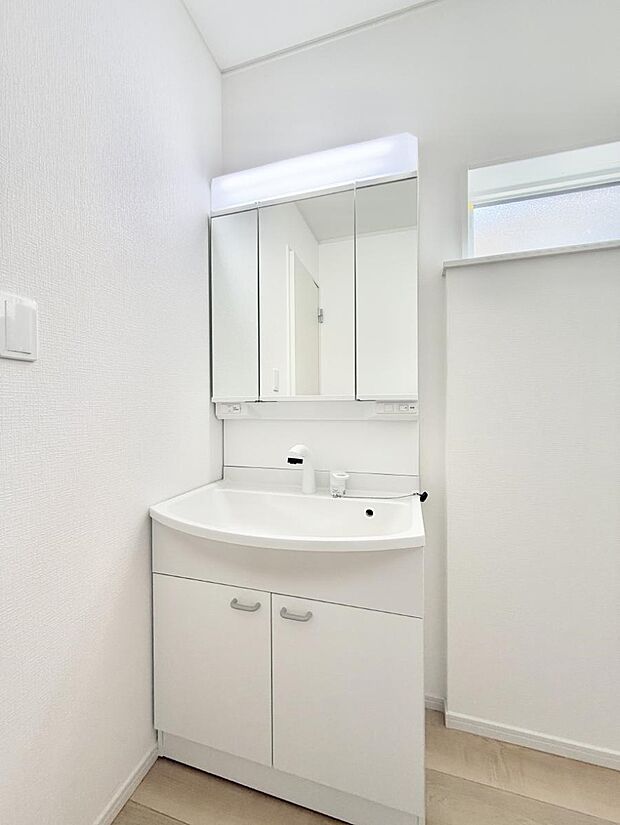 ■明るい洗面所は毎朝の歯磨きも楽しくできちゃいそうです♪