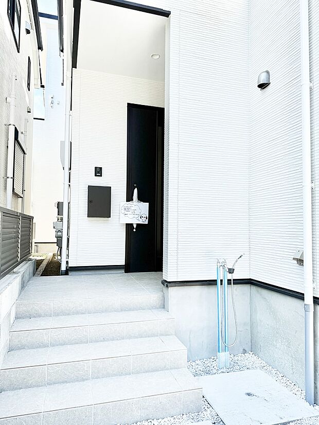 ■ 心地よい暮らしへとつながる、温かい玄関