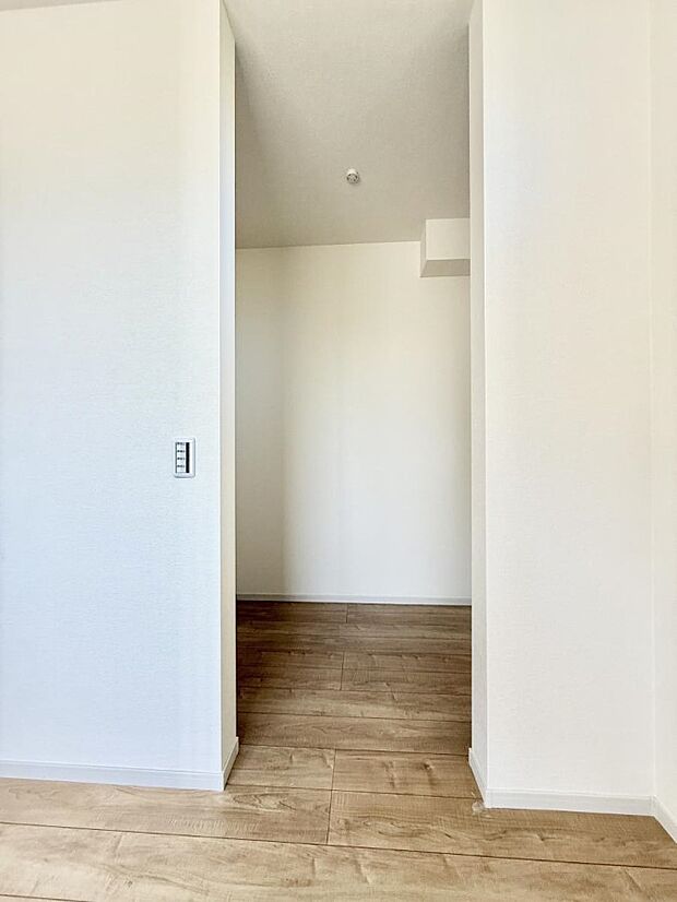 ■季節の洋服も、思い出の小物もすっきり収納できるウォークインクローゼット付