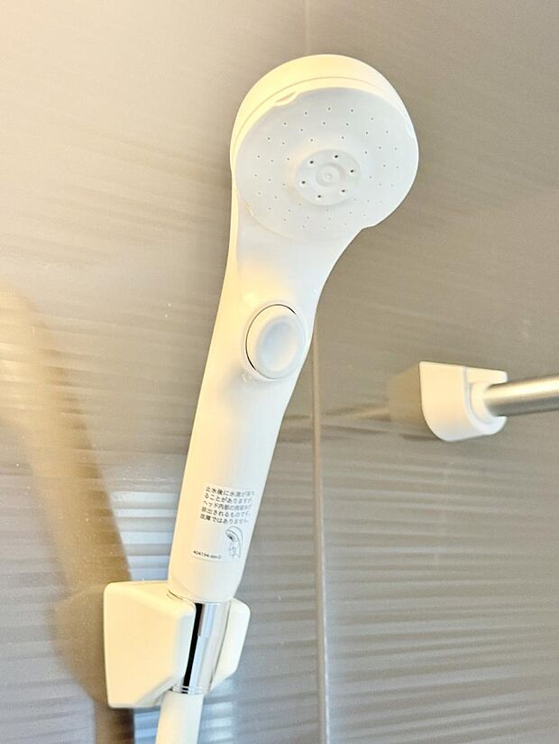 ■わざわざシャワー水栓のレバーまで手を伸ばす必要がなく、簡単に止水できる