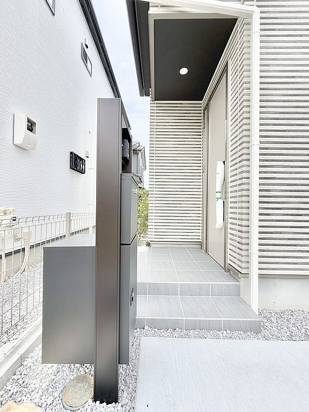 ■ 家族とゲストをやさしく迎える、心温まる玄関