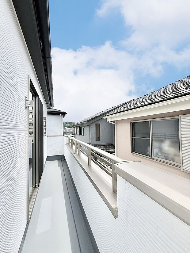 ■ 自然を身近に感じる、開放的なバルコニー