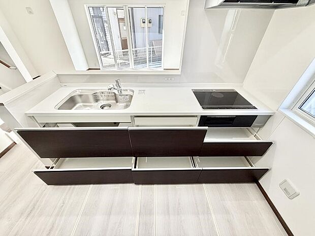 ■シンプルで機能的、毎日使いやすいキッチン