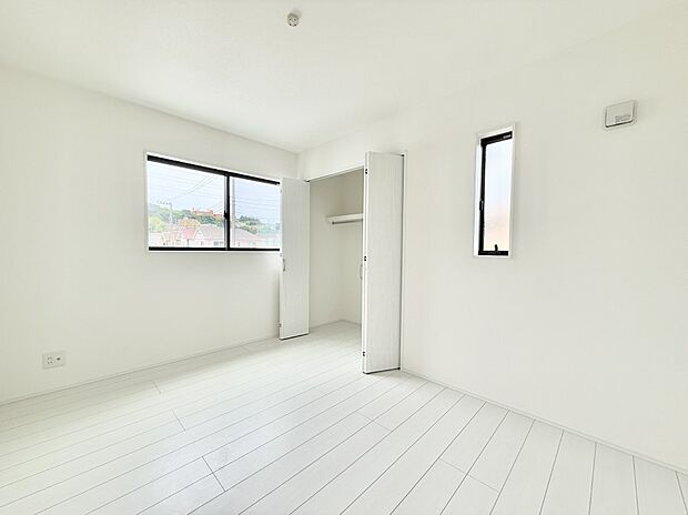 ■シンプルな空間で、収納付きベッドやデスクなど、多機能な家具を活用しやすいです