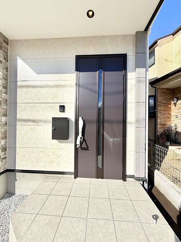 ■ シンプルで美しく、住まいの第一印象を彩る玄関です