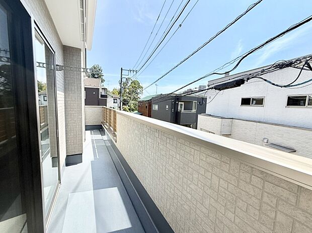 ■ 自然を身近に感じる、開放的なバルコニー