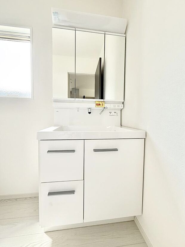 ■明るい洗面所は毎朝の歯磨きも楽しくできちゃいそうです♪