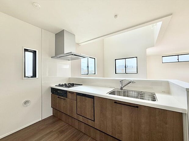 ■シンプルで機能的、毎日使いやすいキッチン