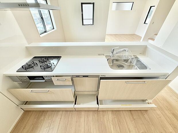 ■シンプルで機能的、毎日使いやすいキッチン