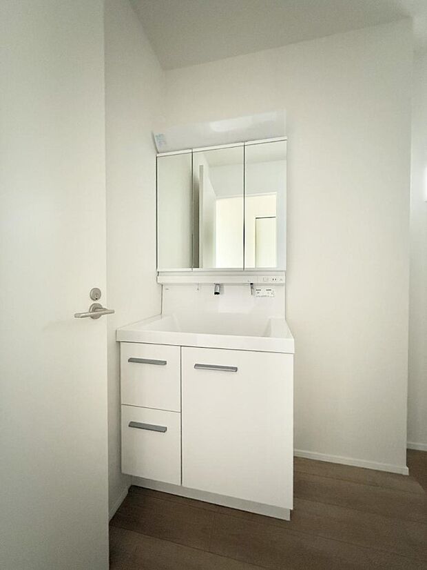 ■明るい洗面所は毎朝の歯磨きも楽しくできちゃいそうです♪