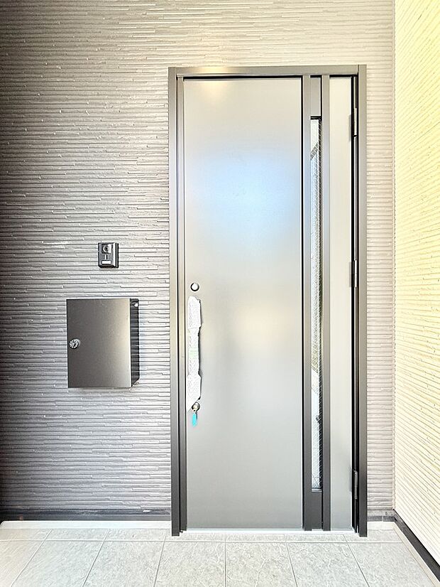 ■ シンプルで美しく、住まいの第一印象を彩る玄関です