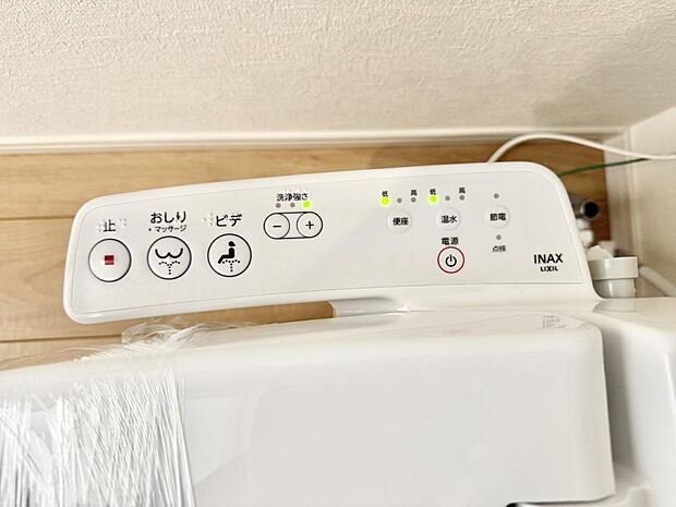 ■温水洗浄で快適、清潔感が保たれるシャワートイレ