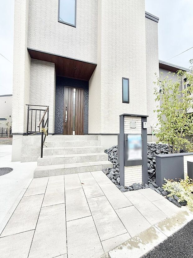 ■ 心地よい暮らしへとつながる、温かい玄関