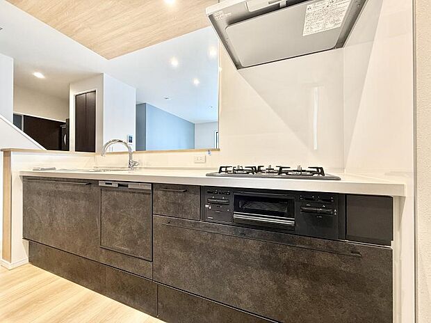 ■シンプルで機能的、毎日使いやすいキッチン