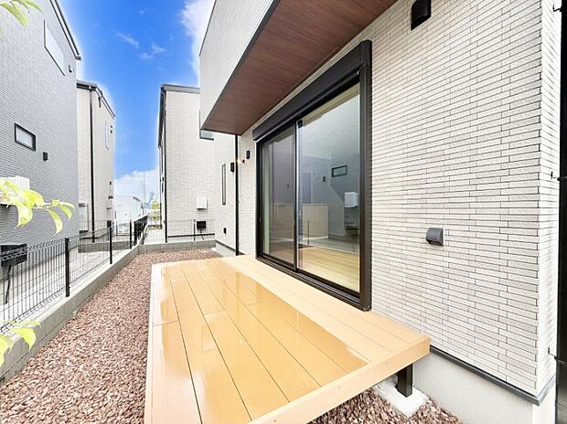 ■敷地内にゆとりある緑のスペースがあり、穏やかな雰囲気です