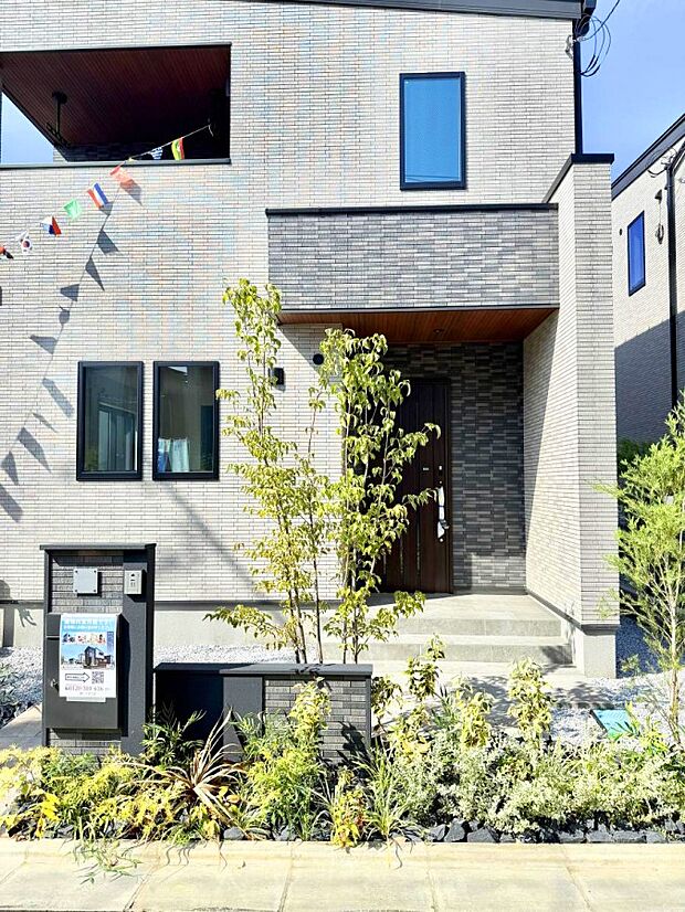 ■ 家族とゲストをやさしく迎える、心温まる玄関