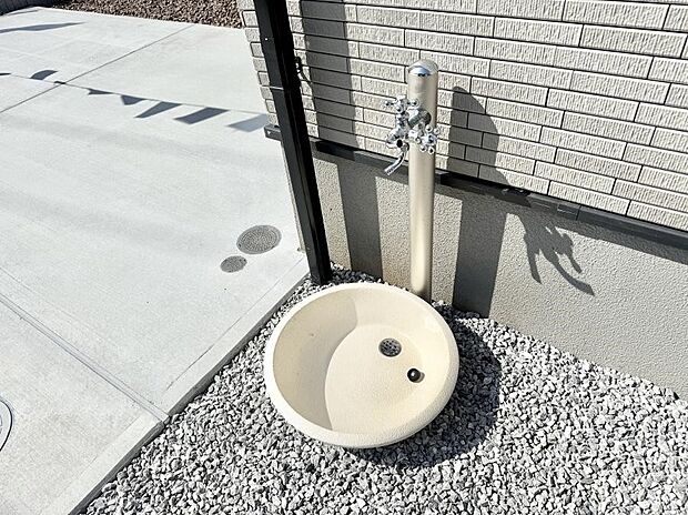 ■ガーデニングや洗車などの際に大活躍な屋外立水栓  