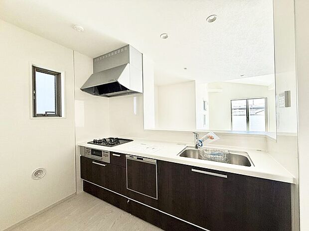 ■シンプルで機能的、毎日使いやすいキッチン