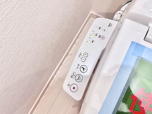 ■温水洗浄で快適、清潔感が保たれるシャワートイレ