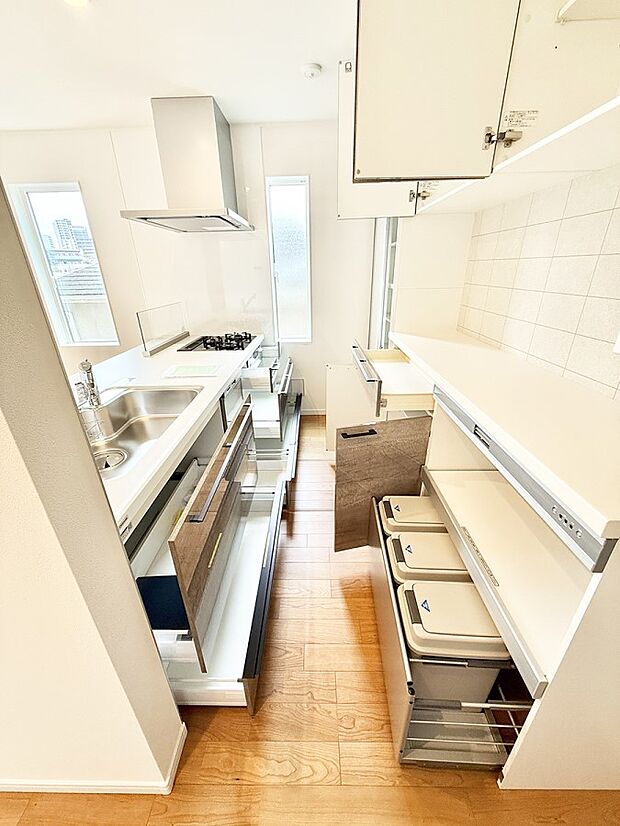 ■シンプルで機能的、毎日使いやすいキッチン