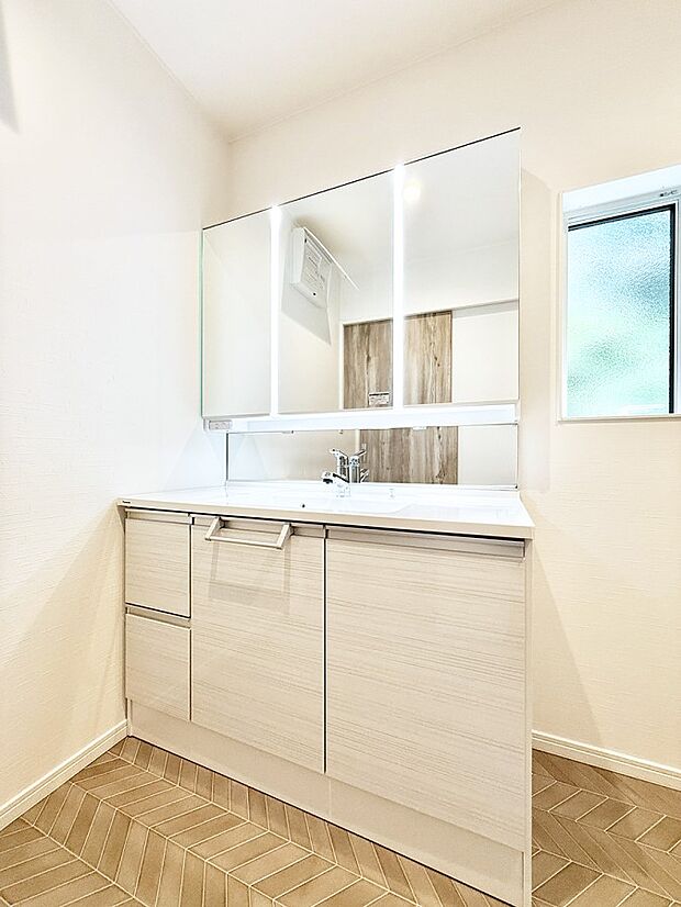 ■明るい洗面所は毎朝の歯磨きも楽しくできちゃいそうです♪