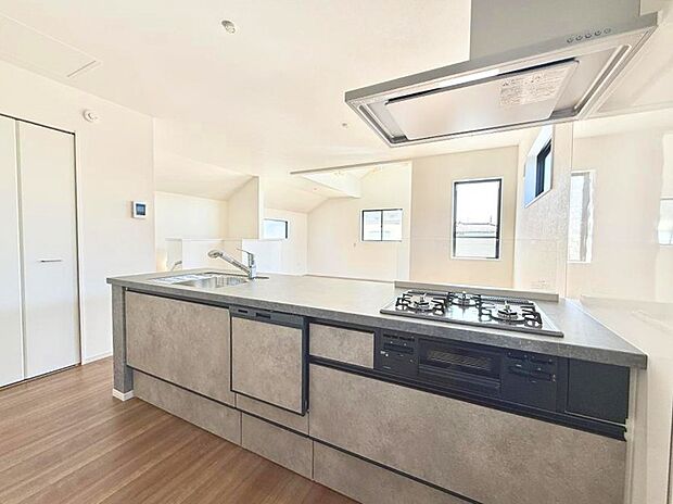 ■シンプルで美しく心地よい時間を生むキッチン空間