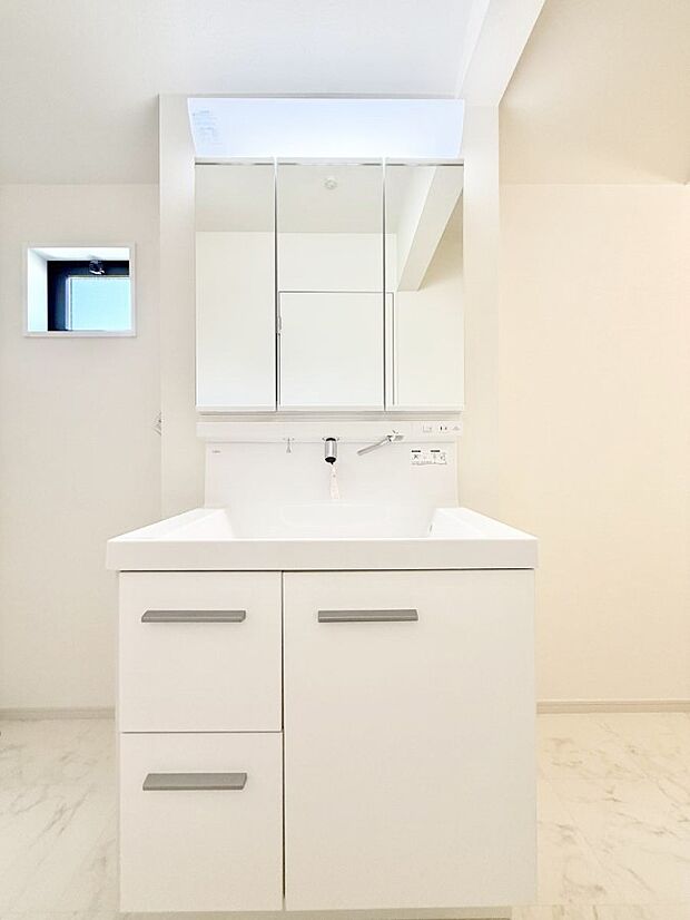 ■明るい洗面所は毎朝の歯磨きも楽しくできちゃいそうです♪