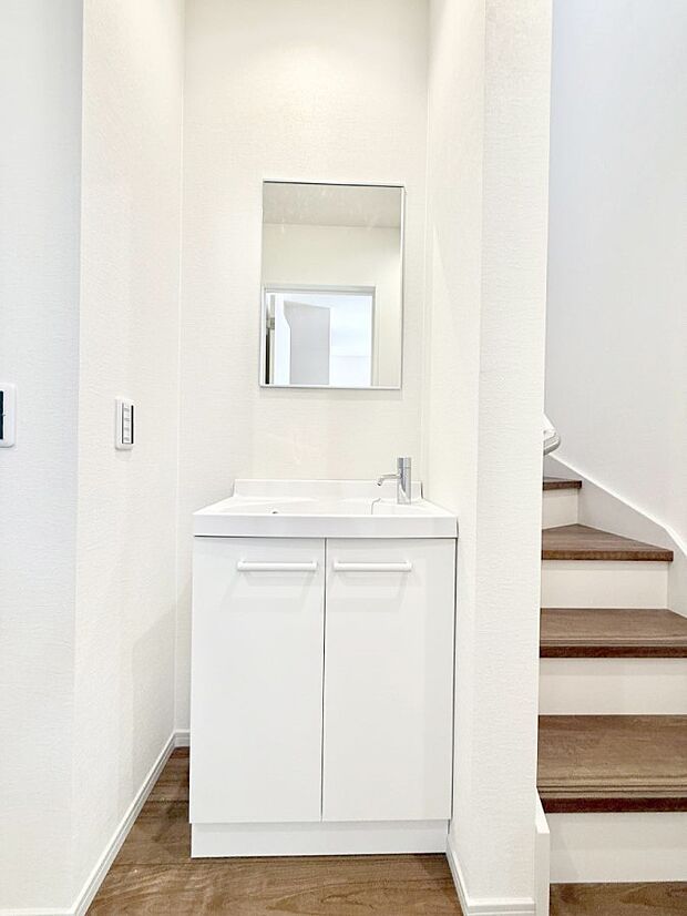 ■帰宅後すぐに手洗いうがいができる洗面ボウルのある玄関！感染症予防に！  