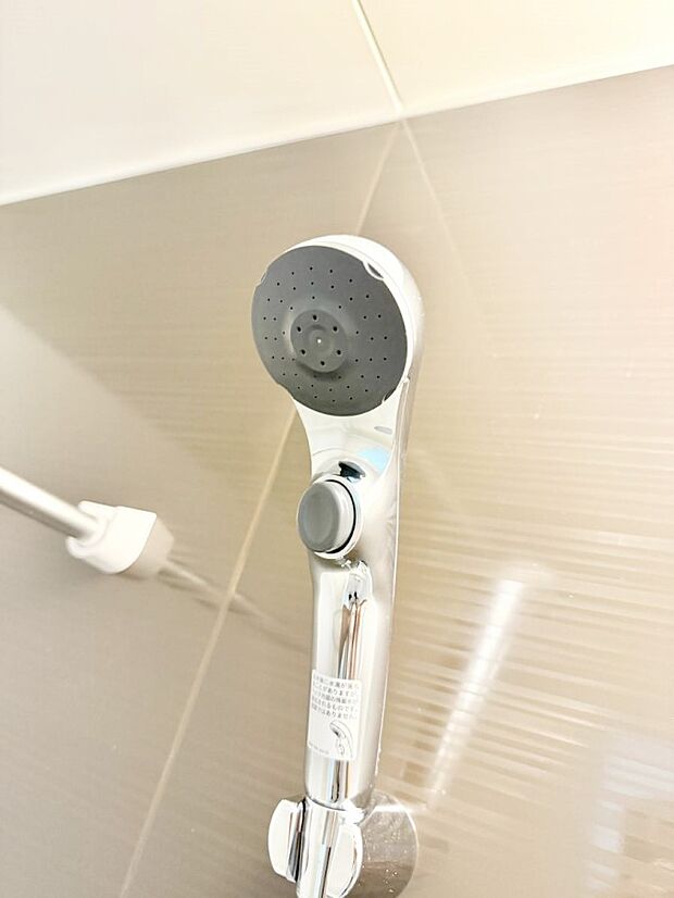 ■手元で簡単に止水できるため、水の無駄遣いを減らすことができます。