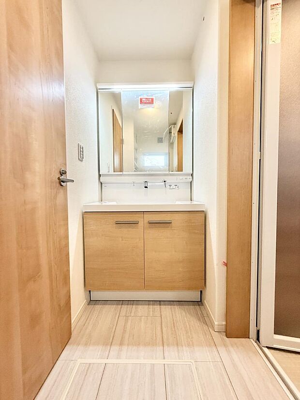 ■明るい洗面所は毎朝の歯磨きも楽しくできちゃいそうです♪