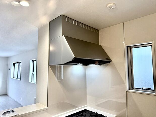 ■調理時の蒸気や匂いが換気扇に誘導され、効率的に排煙ができます。