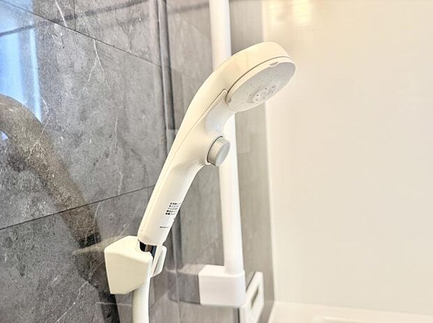 ■手元で簡単に止水できるため、水の無駄遣いを減らすことができます。