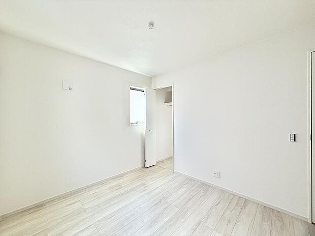 2号棟 ■落ち着いた色合いのお部屋で穏やかな時間を楽しめます