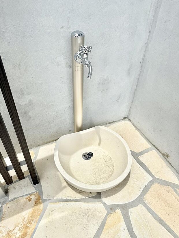 ■ガーデニングや洗車などの際に大活躍な屋外立水栓